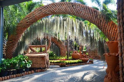 Nong Nooch + Show