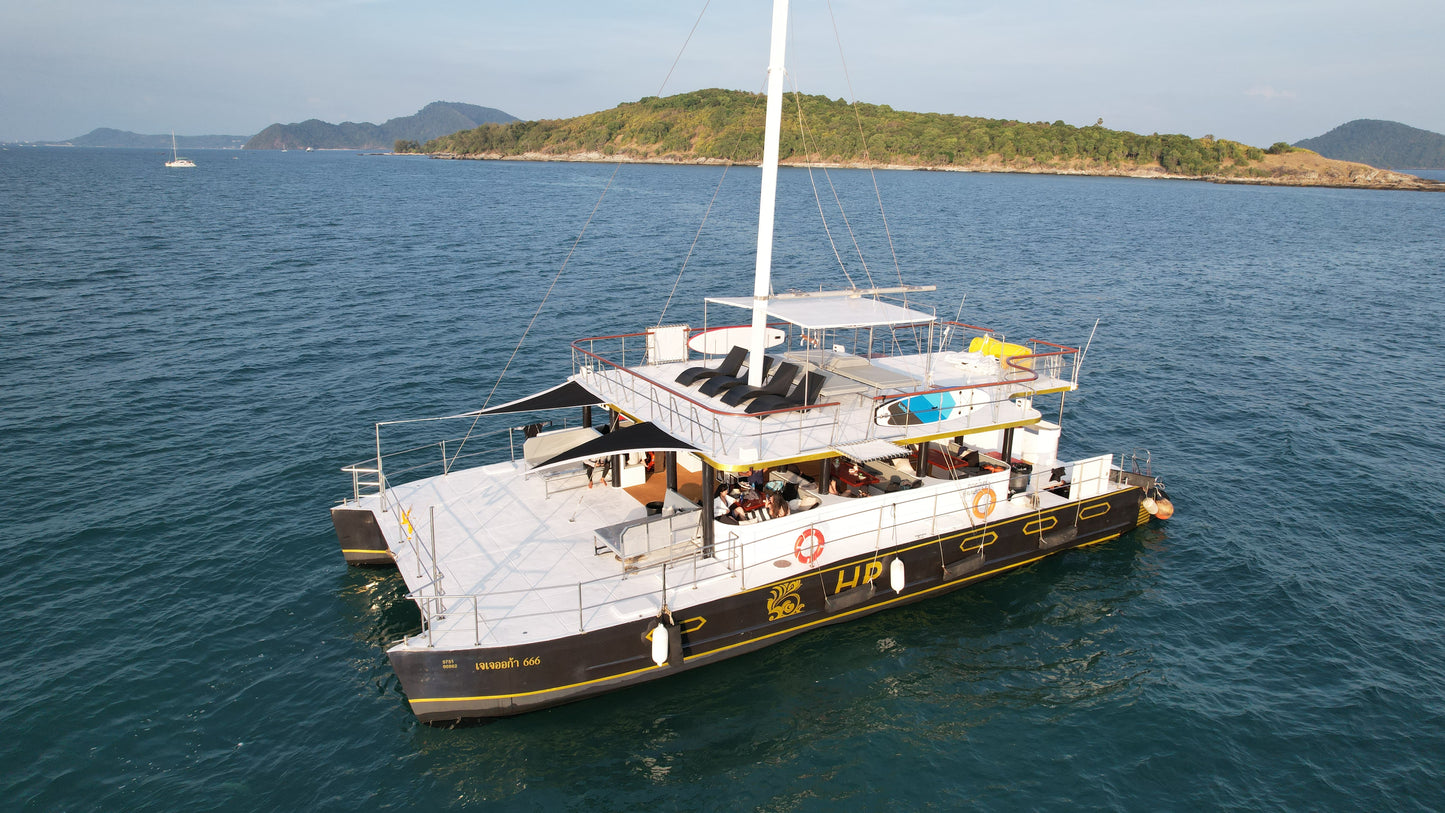 68-feet catamaran with foam party SC068