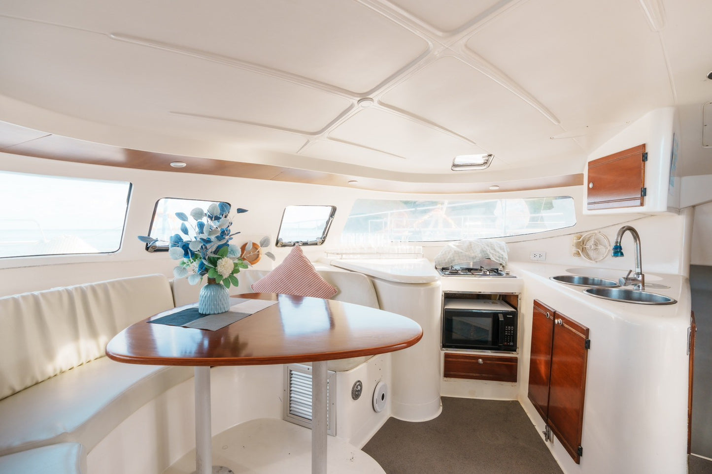 37-feet sailing catamaran SC037