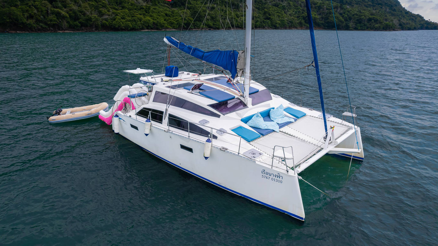 38-feet sailing catamaran SC038