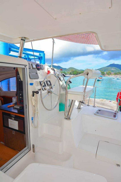 38-feet sailing catamaran SC038