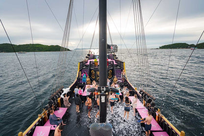 100-feet pirate ship TP100