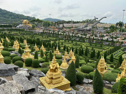 Nong Nooch + Show